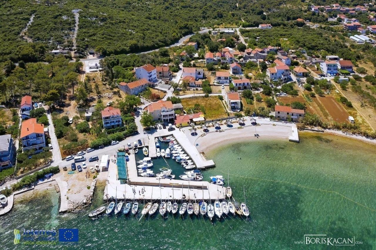Apartment L And S On The Beach Ugrinici Zewnętrze zdjęcie